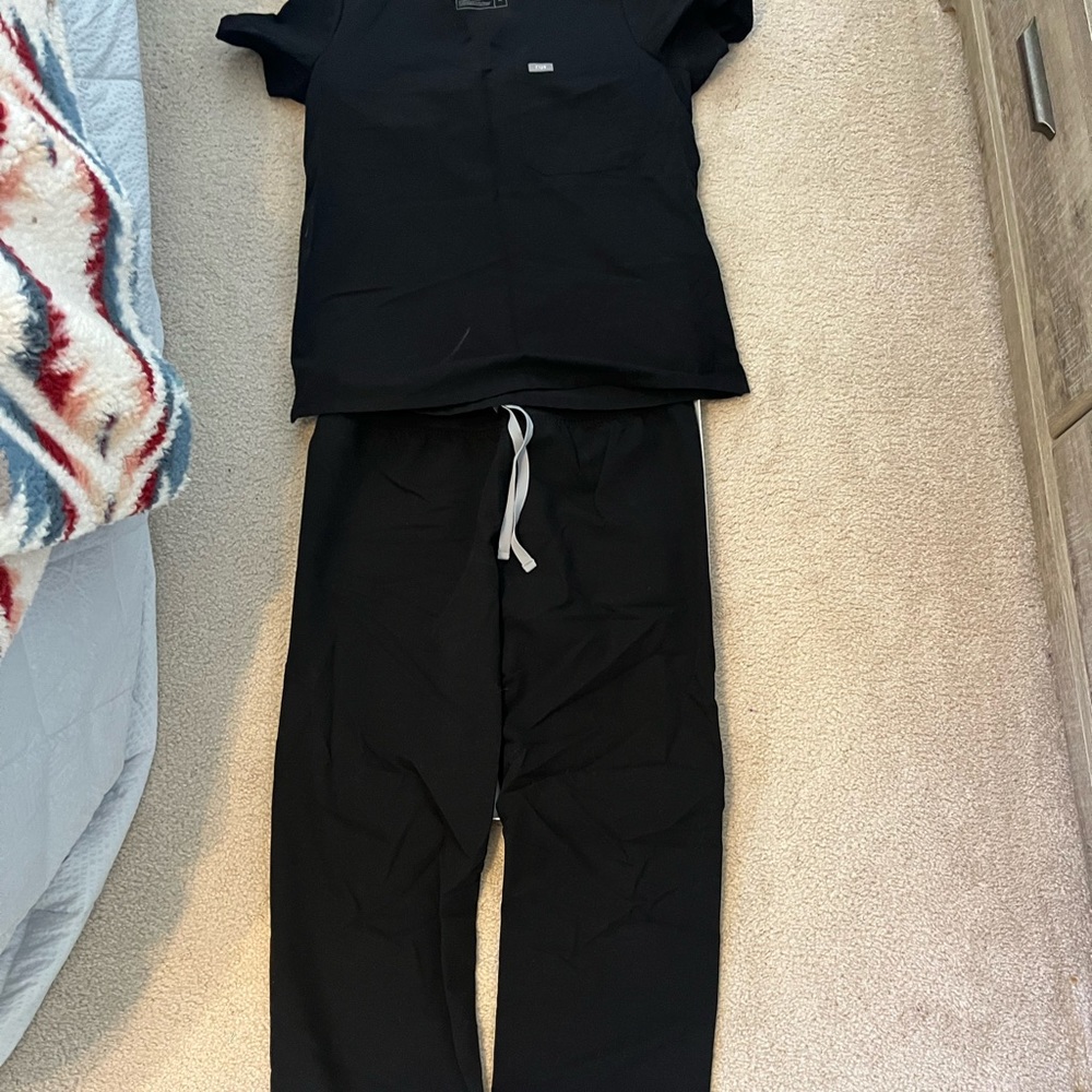 Womens Figs Catarina scrub top and Livingston bottom.